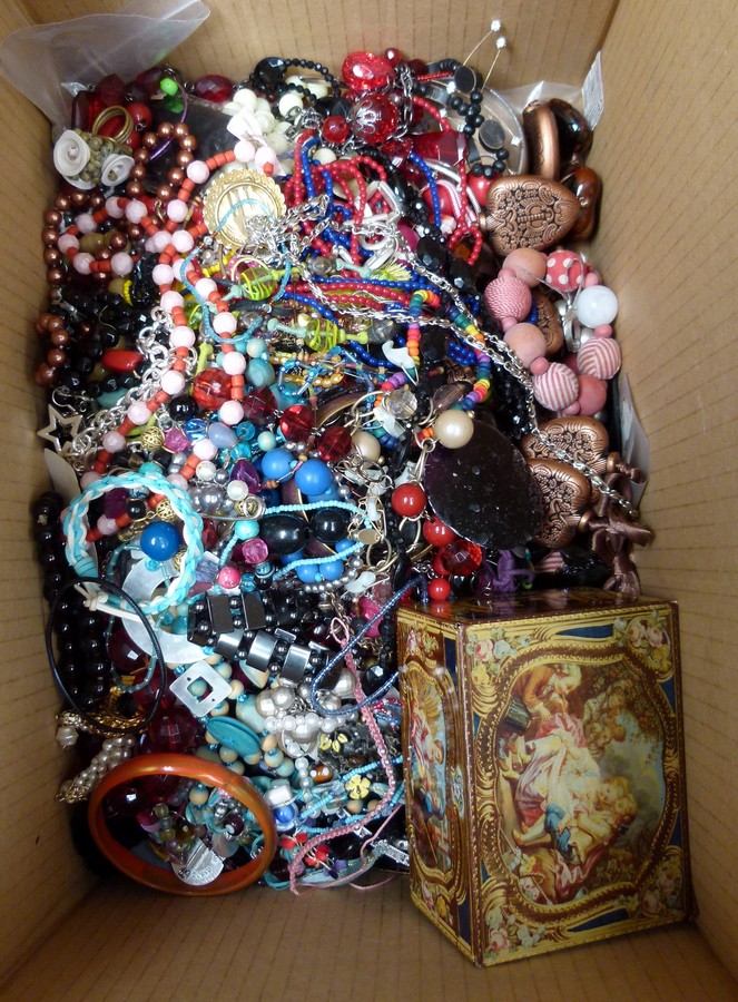 Large quantity of costume jewellery