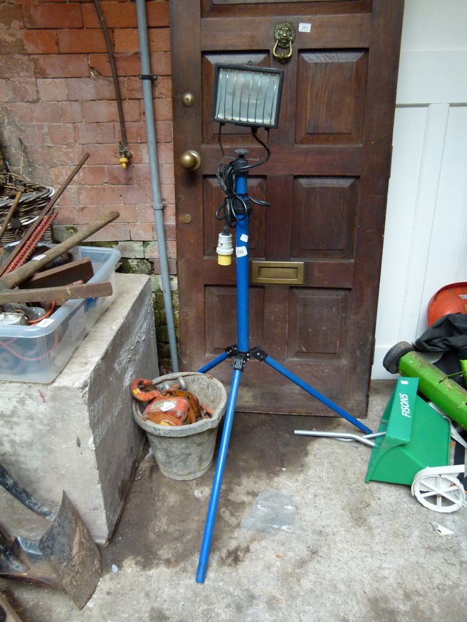 Two tonne block and tackle and a mounted flood light