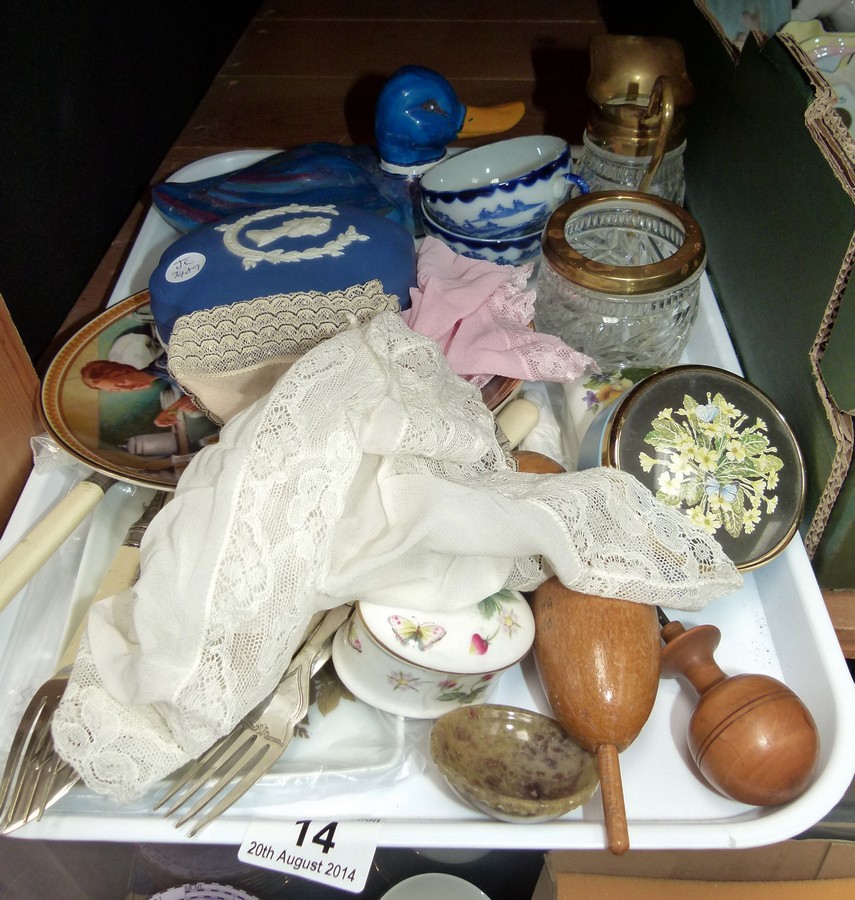 Tray of ceramics and treen