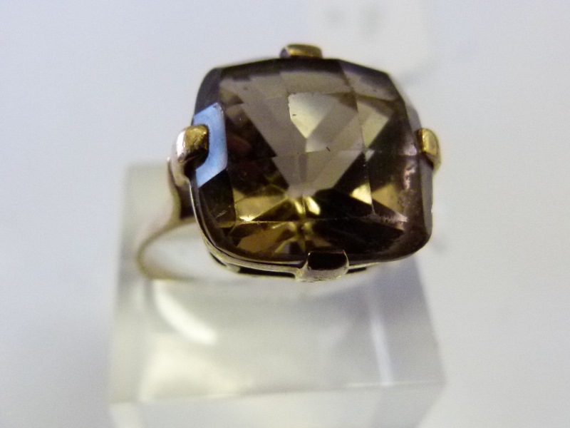 9ct gold square cut smoky quartz ring, size V, 6.1g