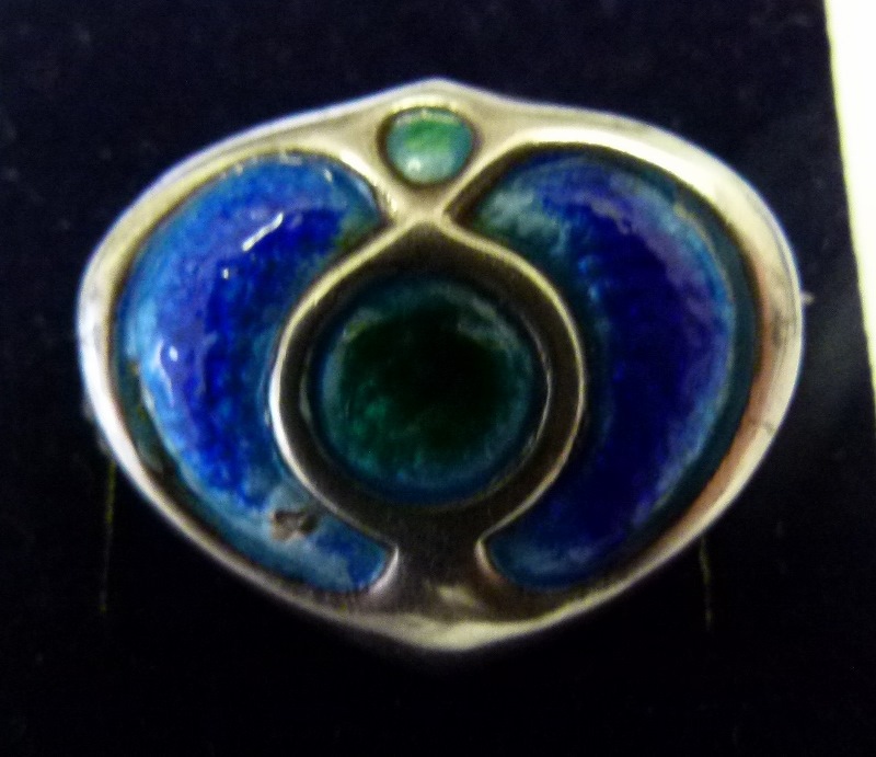 Chester hallmarked silver & enamel brooch. 28 mm diameter. Maker WBs.