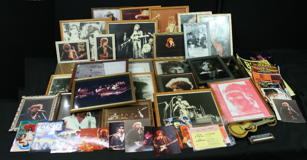 BOB DYLAN - collection of memorabilia to include 20 x various framed prints, 2 x mirrors, 12 x