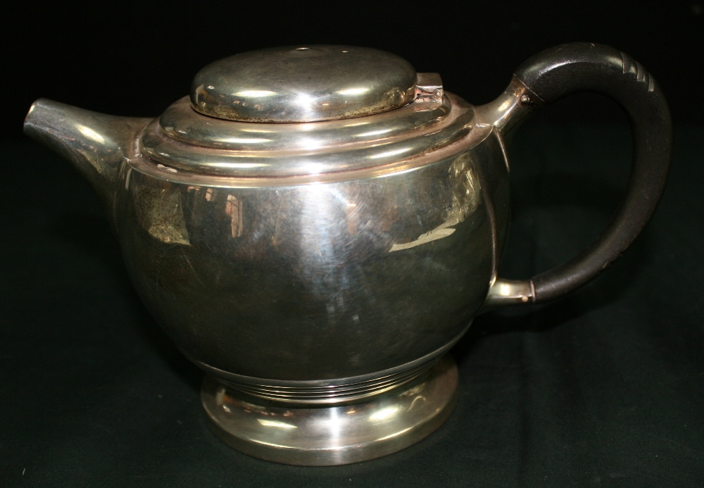 WALKER AND HALL - A sterling silver teapot by Walker and Hall, with ebony handle. Teapot is - Image 2 of 5