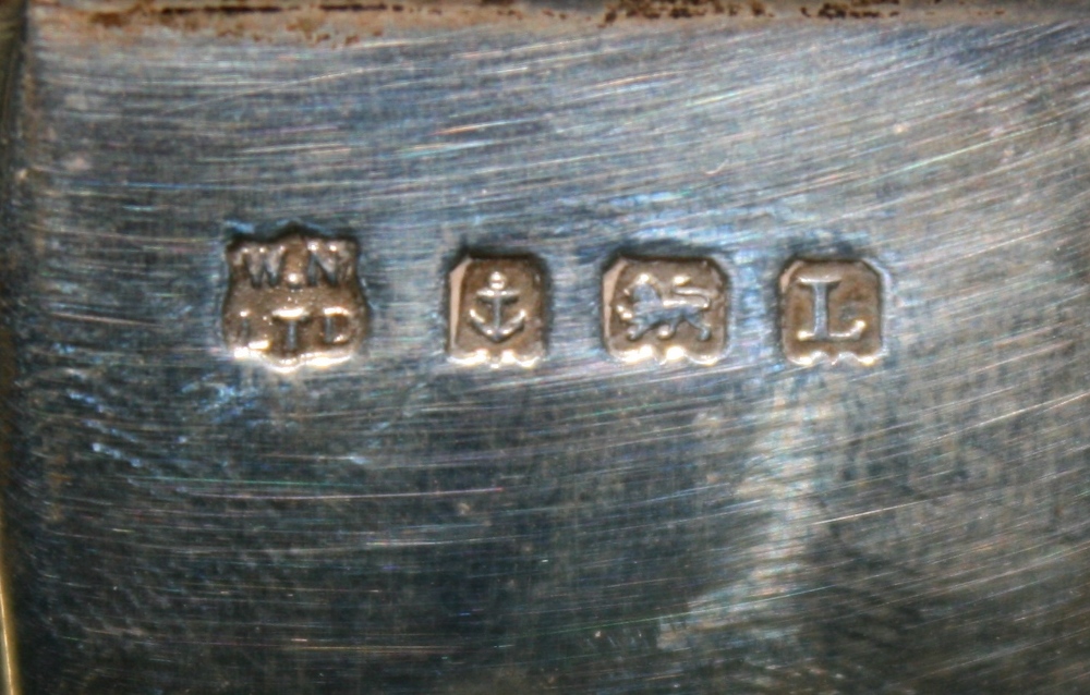 WILLIAM NEALE AND SONS/ RICHARD CROSLEY AND GEORGE SMITH IV - A collection of 2 pieces of silver. An - Image 6 of 6