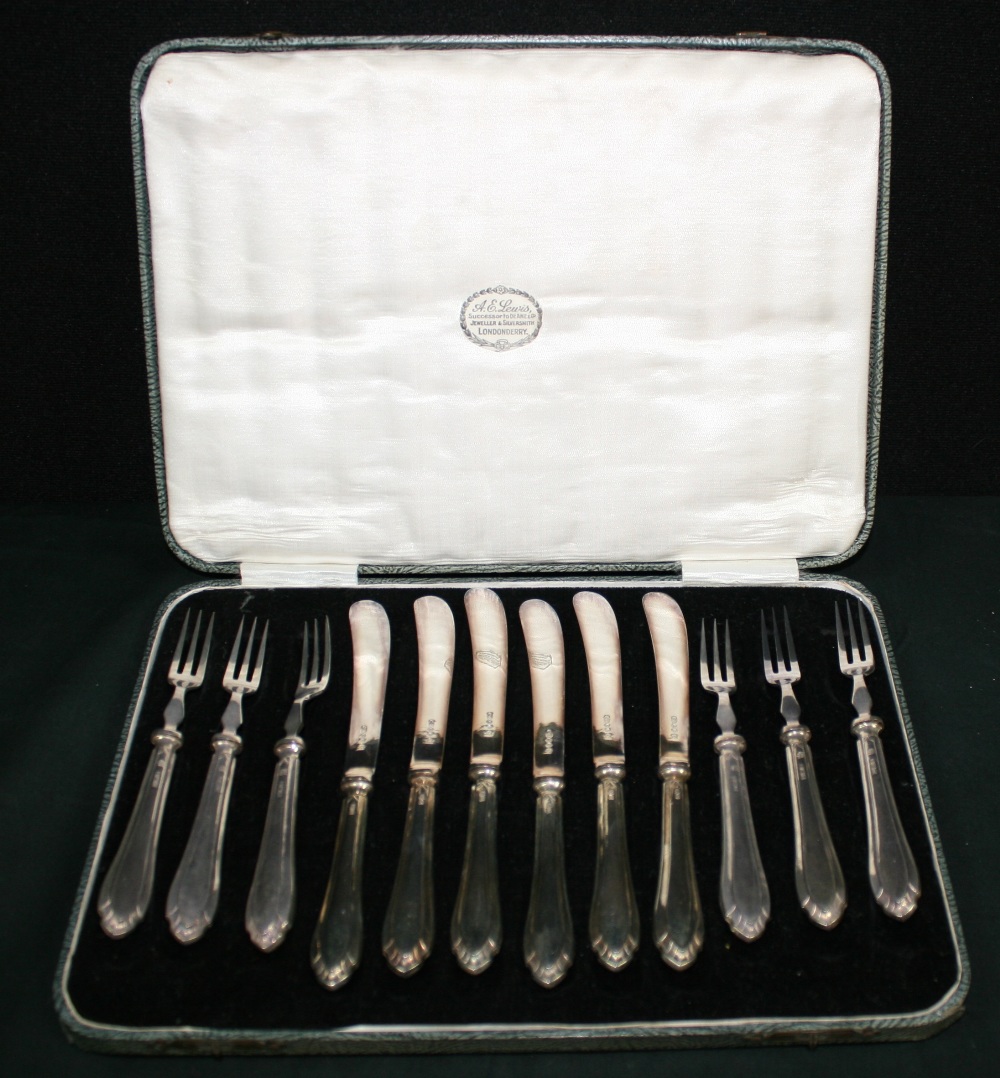 JAMES DEAKIN - A cased set of 6 solid silver fruit knives and forks by James Deakin. Each piece is