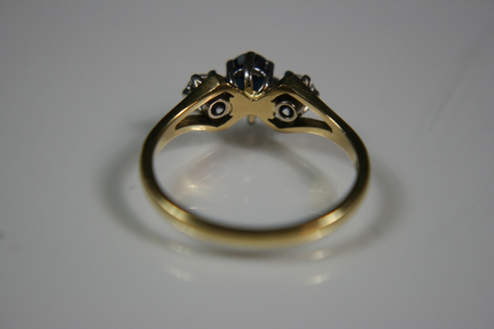 18ct GOLD VICTORIAN  RING - lovely example of a Victorian ring set with a sapphire and 2 x - Image 4 of 5