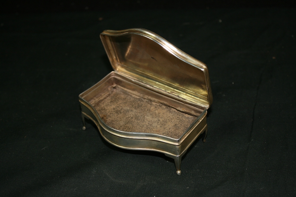 TRINKET BOX - A silver trinket box fully hallmarked, though the hallmarks are very worn. Initial 'L' - Image 4 of 4