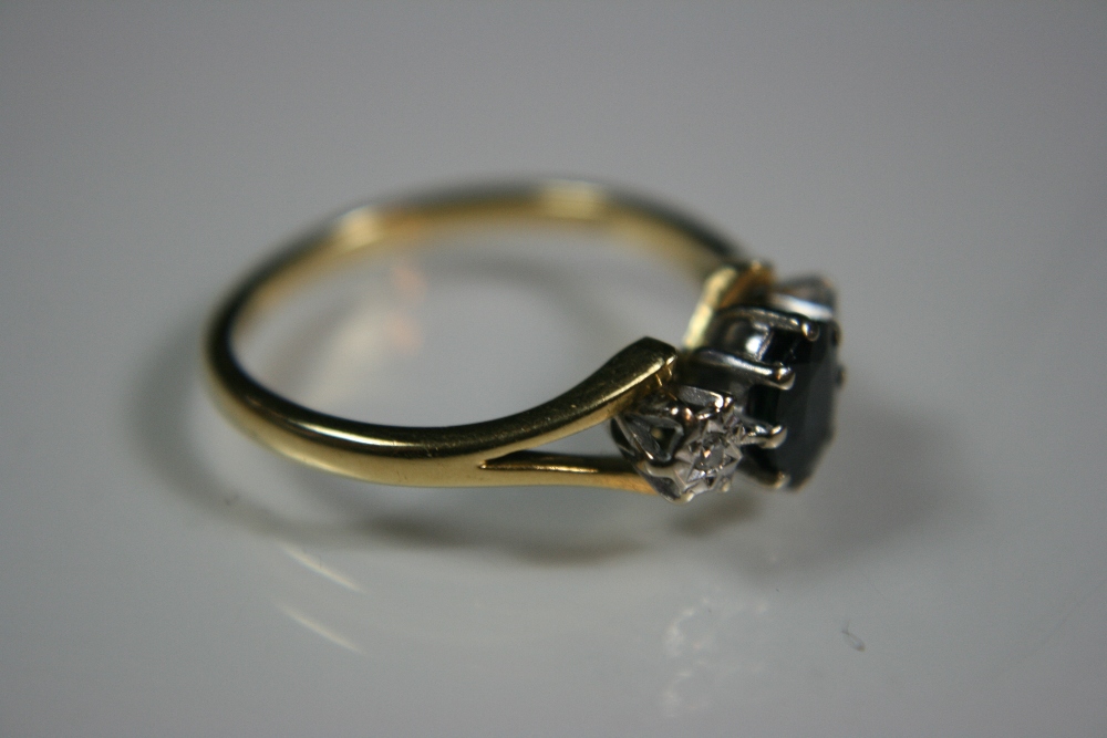 18ct GOLD VICTORIAN  RING - lovely example of a Victorian ring set with a sapphire and 2 x - Image 3 of 5