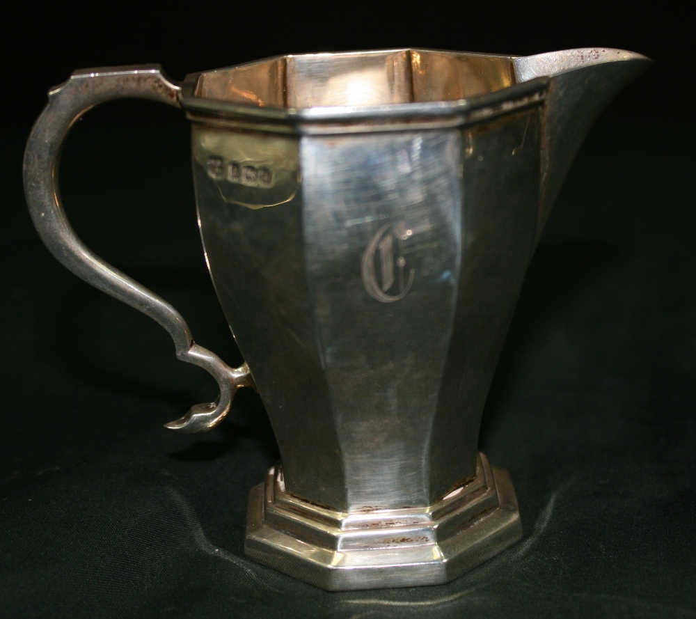 WILLIAM NEALE AND SONS/ RICHARD CROSLEY AND GEORGE SMITH IV - A collection of 2 pieces of silver. An - Image 5 of 6