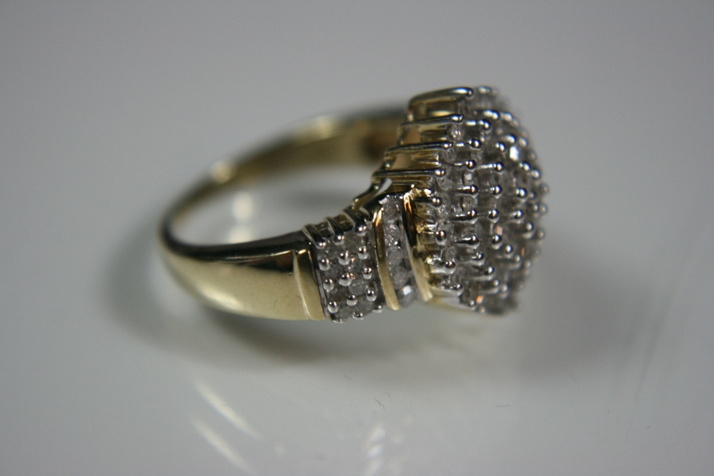 DIAMOND CLUSTER RING - very attractive 9ct gold large cluster ring set with around 1ct of - Image 3 of 6