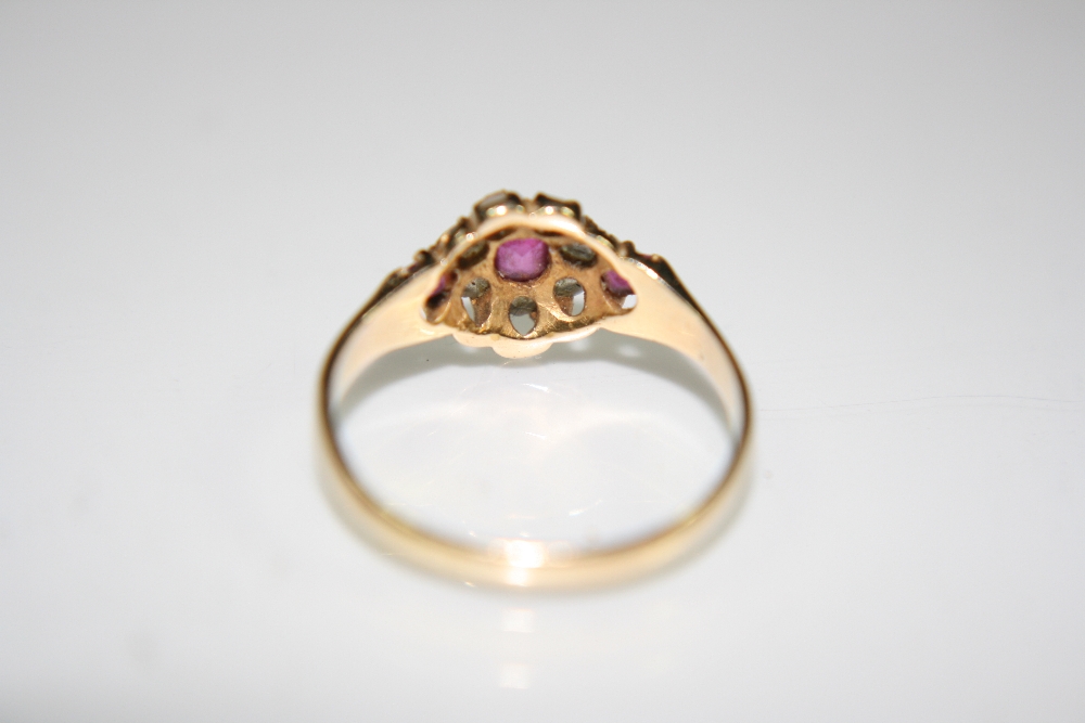 GOLD/ RUBY / DIAMOND RING - A vintage gold diamond and ruby cluster ring. 3 rubies surrounded by 7 - Image 6 of 8