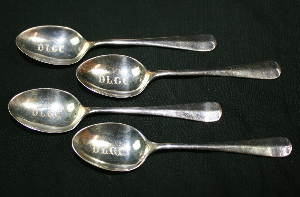 NAPKIN RINGS/ SPOONS - A collection of 3 napkin rings, 4 teaspoons and a cased spoon and fork set to - Image 4 of 5