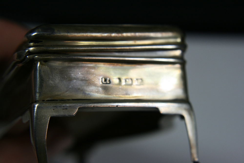 TRINKET BOX - A silver trinket box fully hallmarked, though the hallmarks are very worn. Initial 'L' - Image 3 of 4