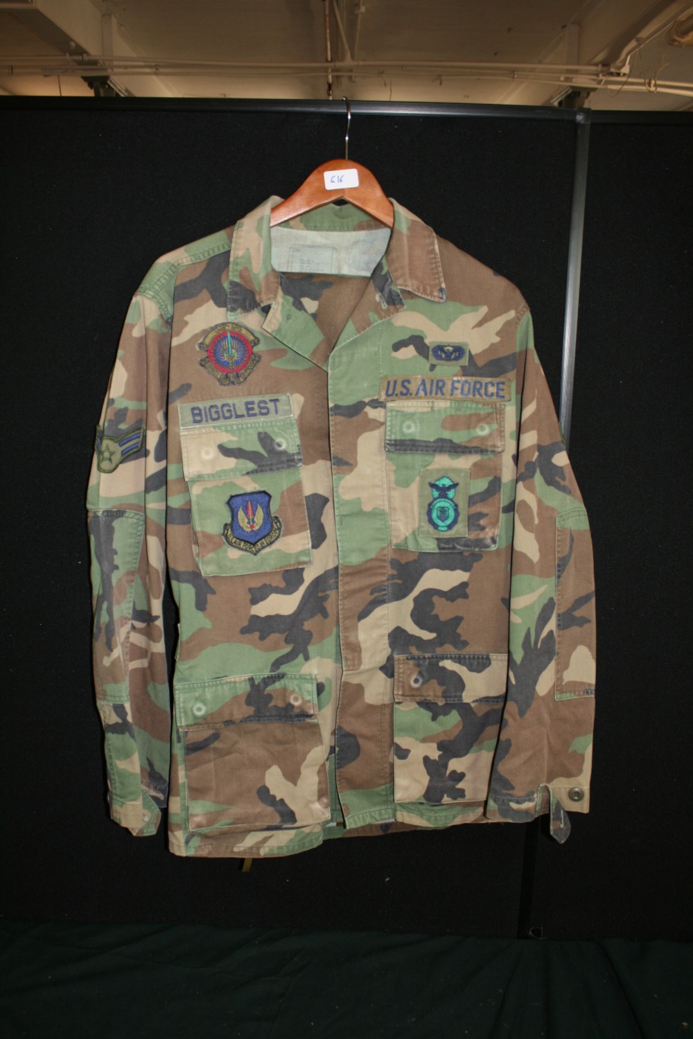 US AIR FORCE UNIFORM - A US Airforce camouflage uniform to include trousers and jacket. The jacket