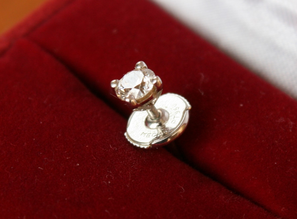 DIAMOND EARRING - beautiful Mappin & Webb 0.35ct brilliant cut diamond earring on a platinum mount
