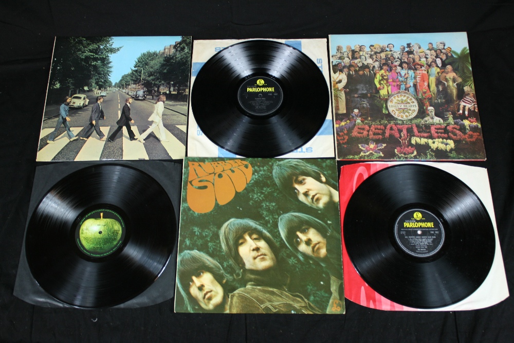 LP COLLECTION - Collection of 3 x Beatles LPs to include Rubber Soul (PMC 1267) yellow & black label