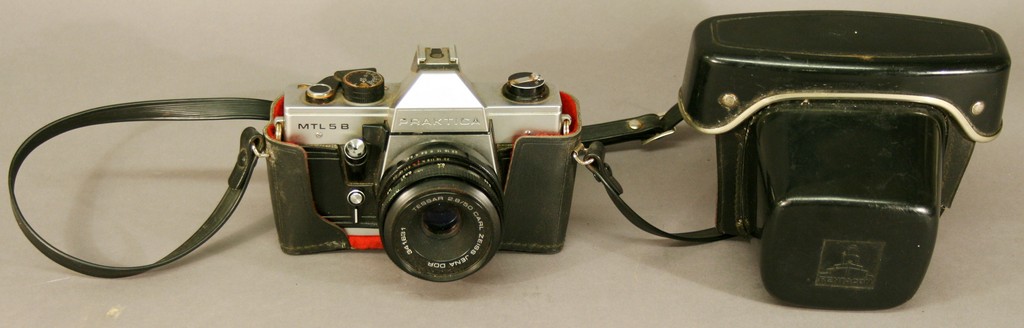A PRAKTICA MTL 5 B CAMERA with Carl Zeiss Jena DDR Tessar 2.8/50 lens and leather type case.  Used