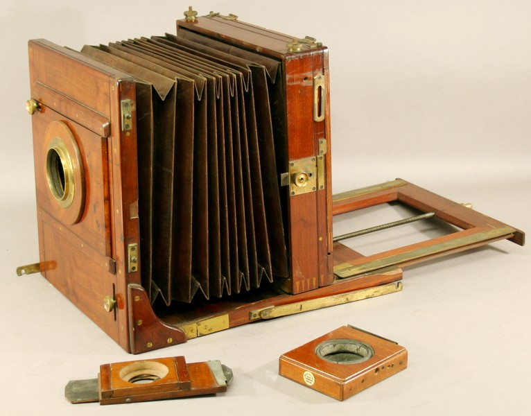 A BRASS-MOUNTED MAHOGANY PLATE CAMERA late 19th/early 20th century with various brass adjusters and