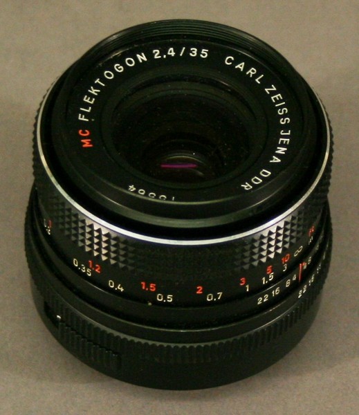 A CARL ZEISS JENA DDR MC FLEKTOGON 2,4/35 CAMERA LENS.   Used condition^ inspection recommended.