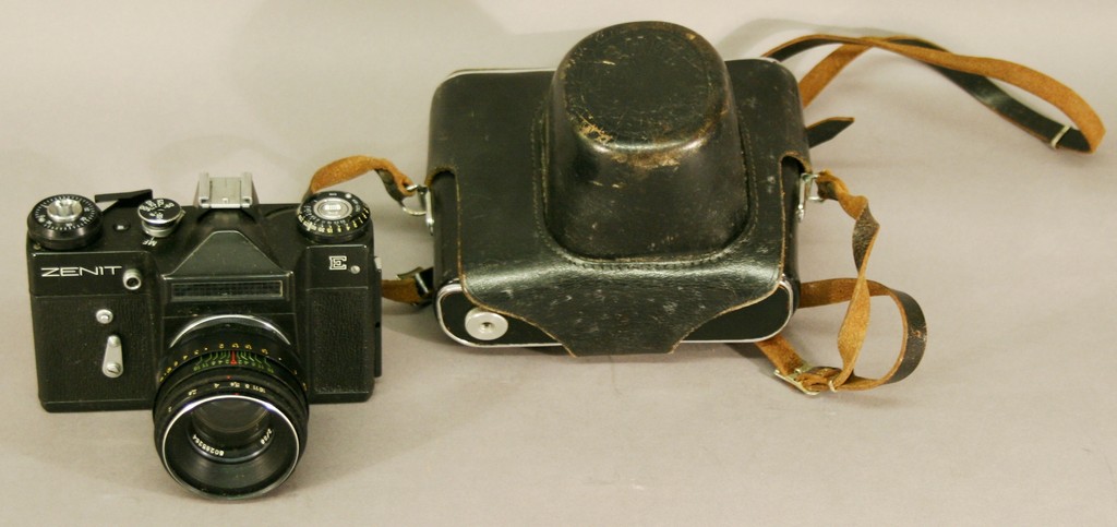 A ZENIT E CAMERA with Helios-442 2/58 lens and leather case.  Used condition^ inspection