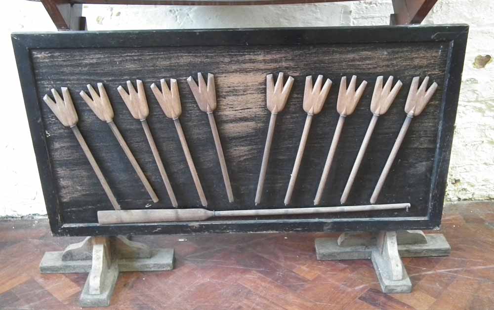 Camphor wood model of Polynesian boat   mounted on stand set with a display of oars, late 19th / - Image 3 of 10