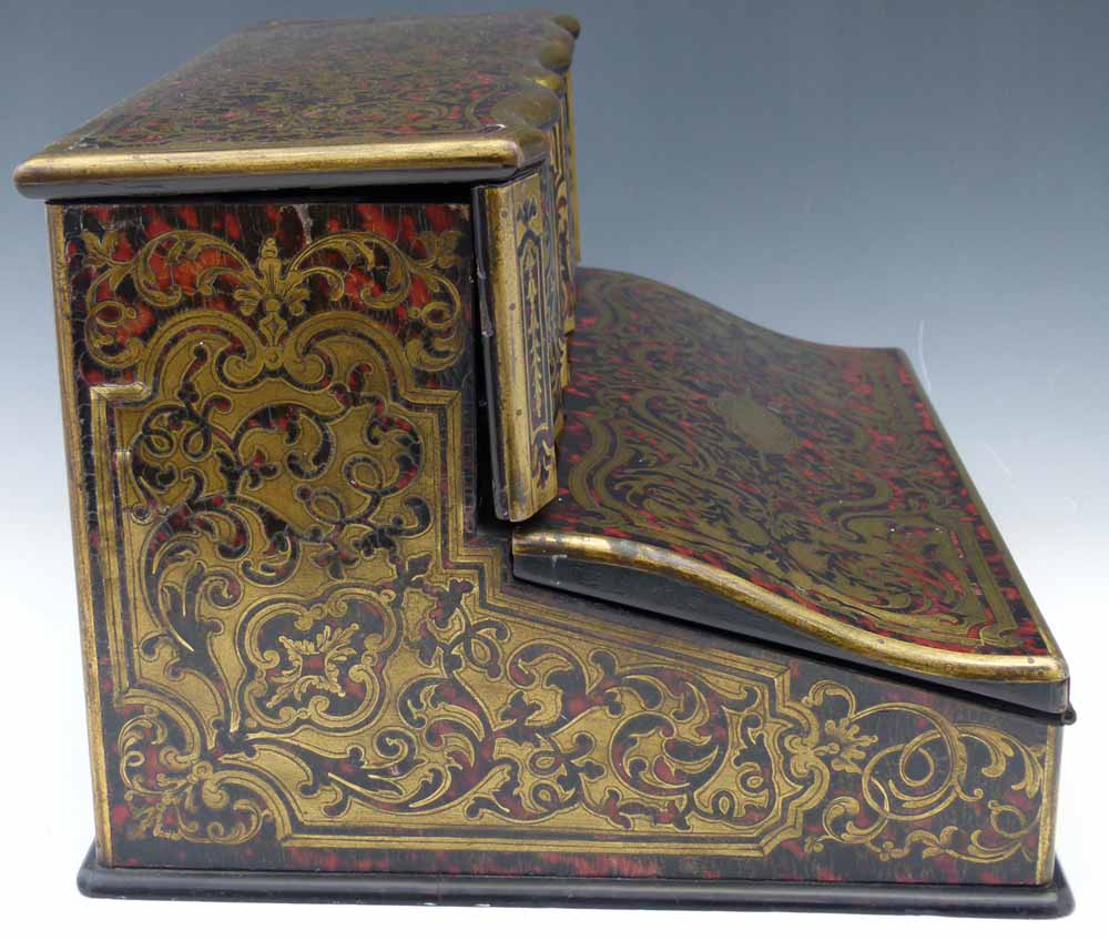 Boulle type cut brass and tortoishell lacquer table-top writing box, late 19th century, the raised - Image 8 of 9