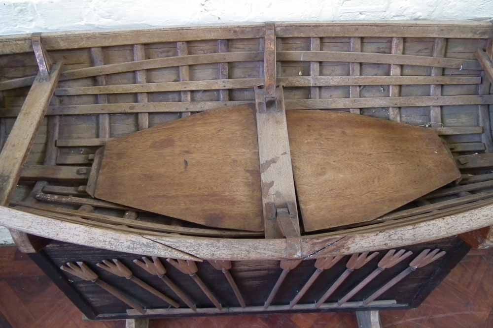 Camphor wood model of Polynesian boat   mounted on stand set with a display of oars, late 19th / - Image 5 of 10