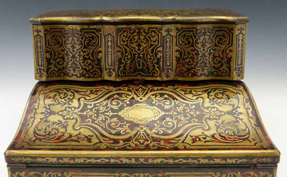 Boulle type cut brass and tortoishell lacquer table-top writing box, late 19th century, the raised - Image 5 of 9