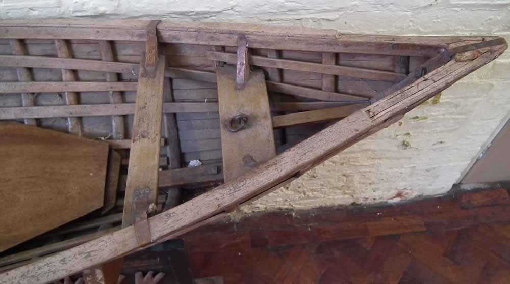 Camphor wood model of Polynesian boat   mounted on stand set with a display of oars, late 19th / - Image 6 of 10