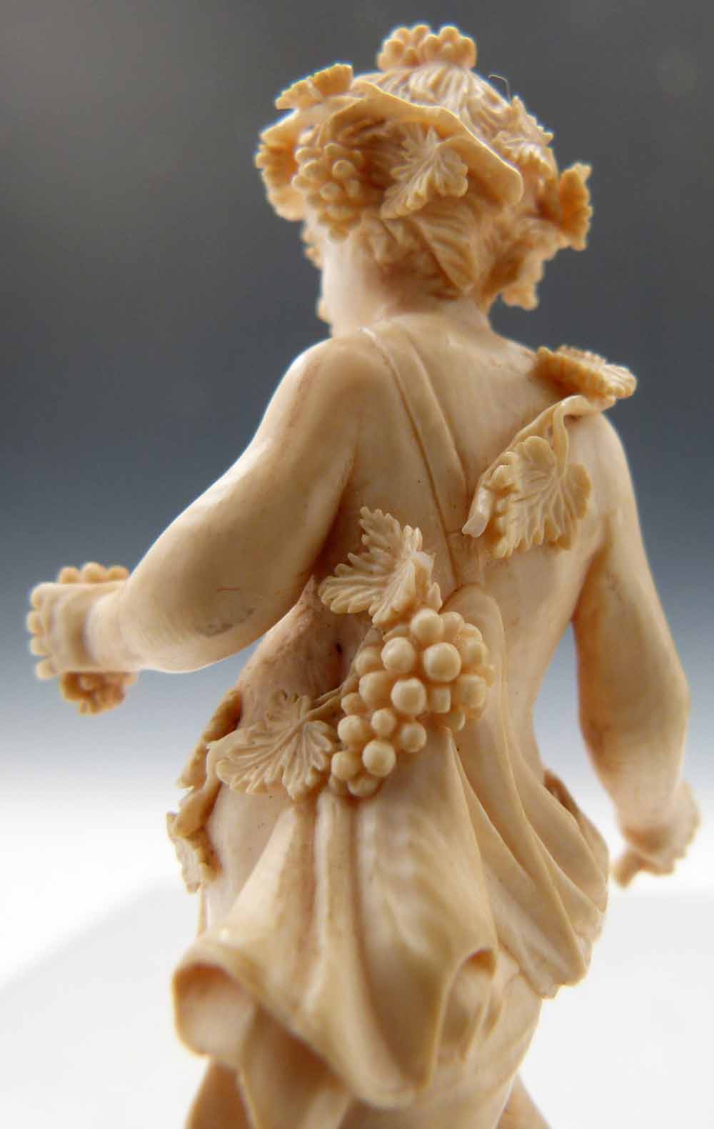 Carved ivory Bacchanalian standing figure of a boy draped with vines and grapes, leaning against a - Image 4 of 5