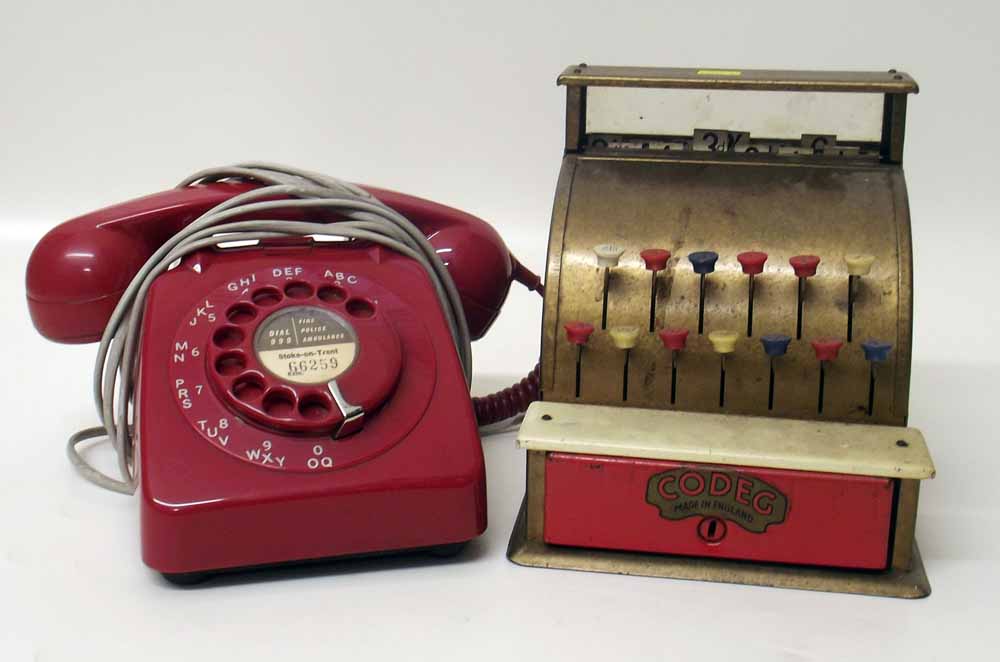 Bright red G.P.O. (706L 563/2) 1970`s telephone and codeg childs till. Condition report: see terms