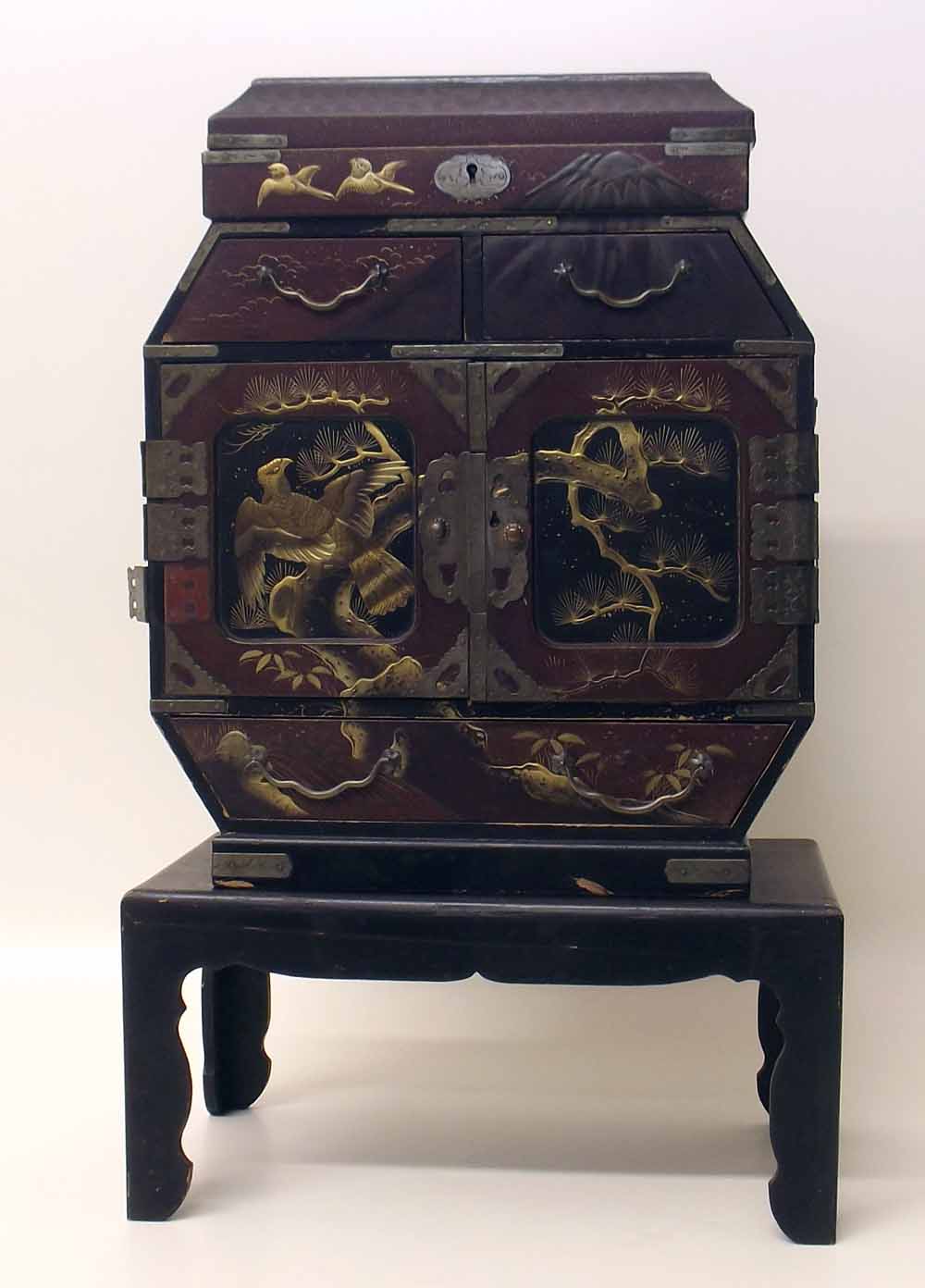 Japanese lacquered table top cabinet. Condition report: see terms and conditions