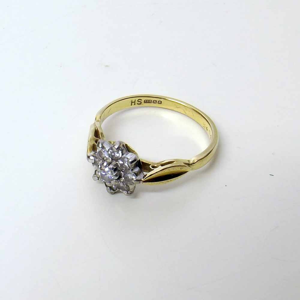 18ct gold and diamond cluster ring. Condition report: see terms and conditions