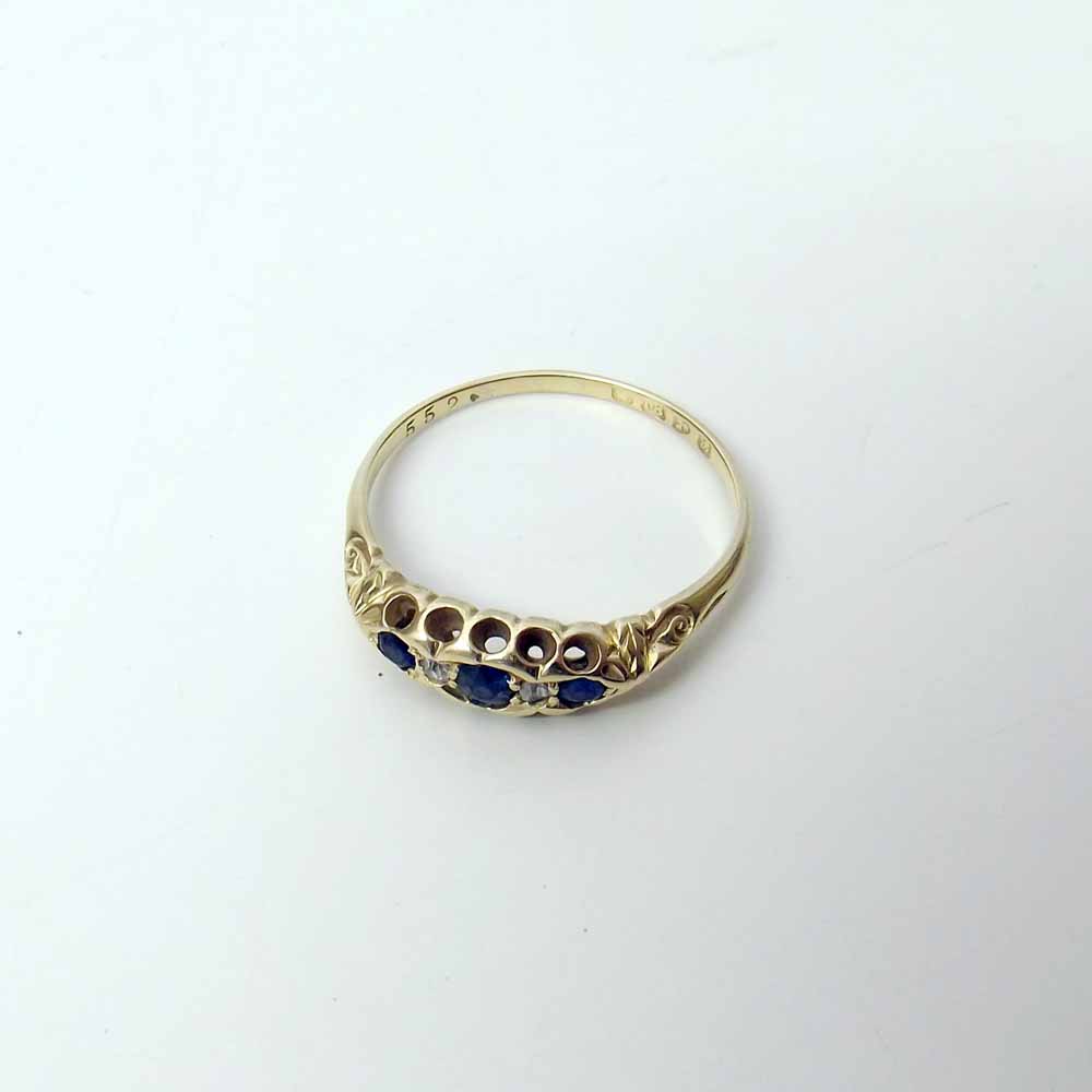 Diamond and sapphire boat shaped ring. Condition report: see terms and conditions