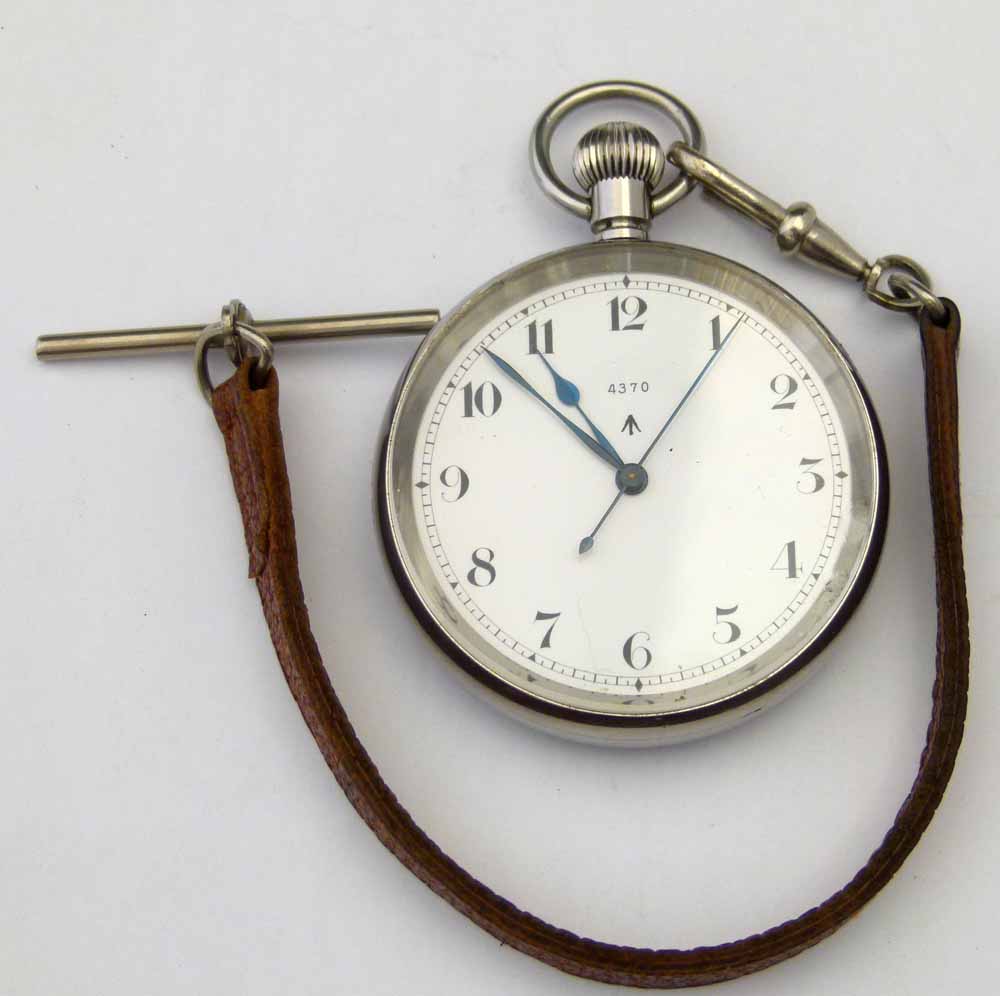 Royal Navy HS3 deck pocket watch, No 4370, white enamel Arabic dial, centre seconds, stainless