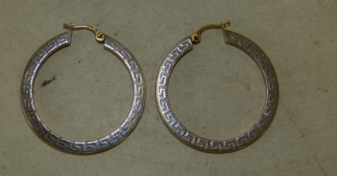A Pair of 14ct White and Yellow Gold Round Hoop Earrings 4.8gms