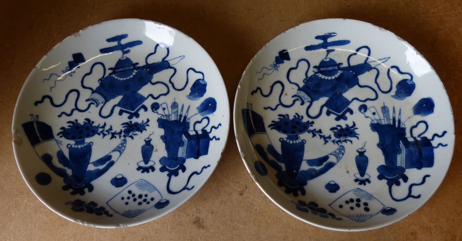 A Pair of 18th Century Chinese Blue and White Plates, having vase, floral, leaf and scroll