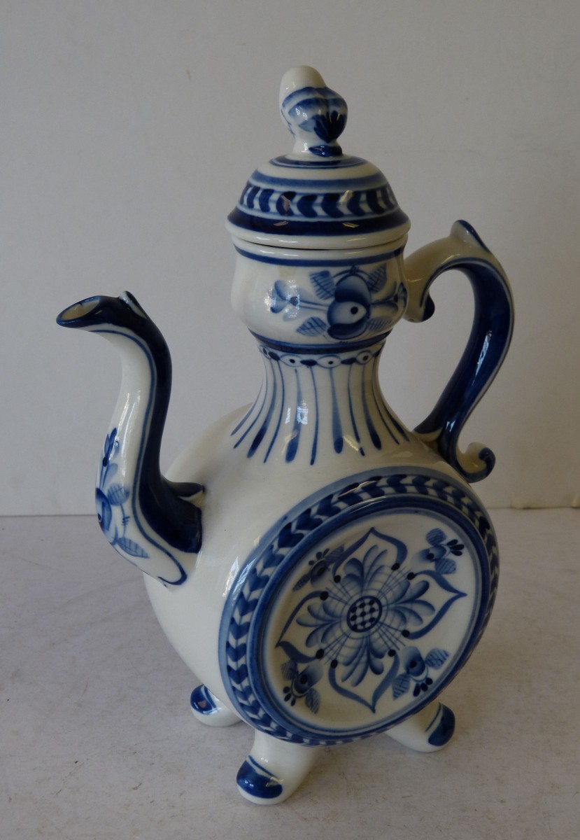 A Gzhel, Russian Blue & White Bulbous Coffee Pot, having all over floral leaf decoration on splayed