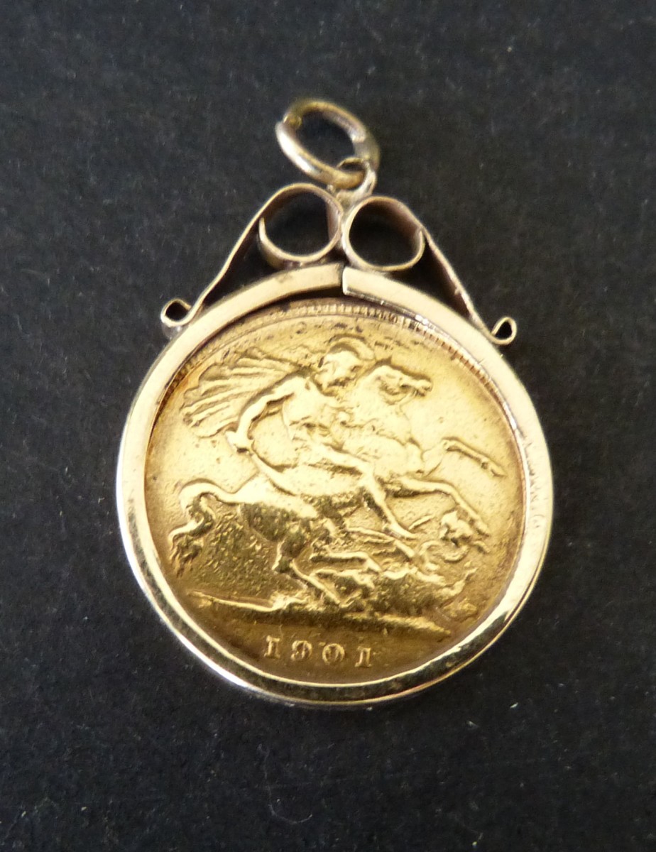 An Edward VII Gold Half Sovereign mounted as a pendant 1901 5.1gms