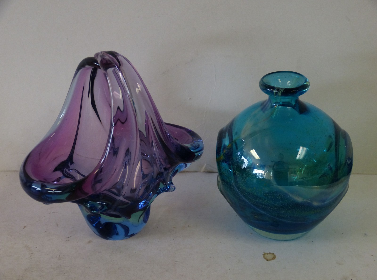 A Mdina Bulbous Thin Necked Vase on blue ground, having inner green fleck decoration, 15cm high,