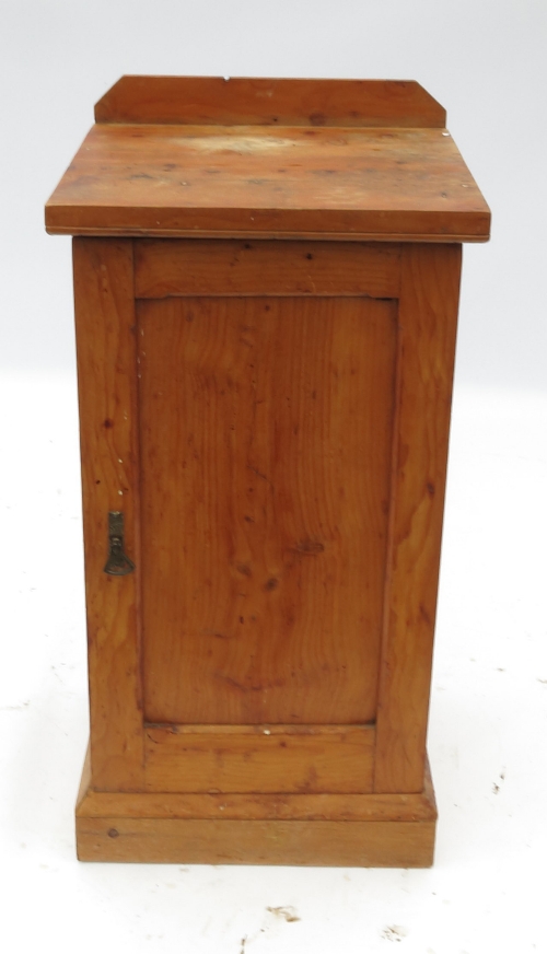 A 19th century pine pot cupboard, width 16.5ins