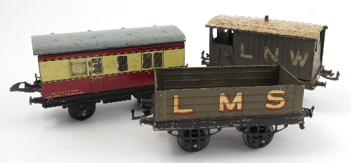 A collection of Hornby series tin plate carriages, to include NR, LMS, GW, 50 ton trolley etc (13)