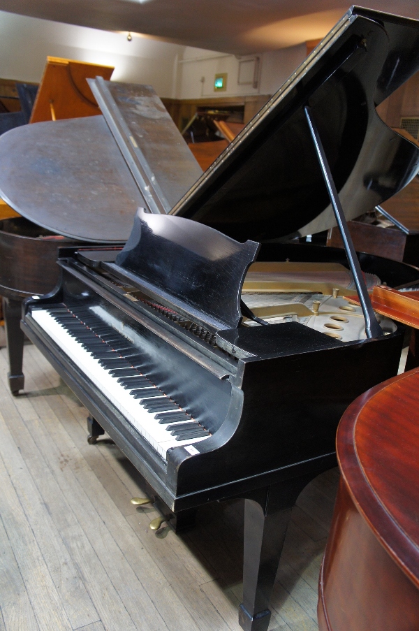 Steinway (c1933) 
A 5ft 7in Model M grand piano in an ebonised case on square tapered legs.