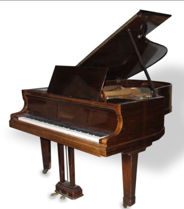 Blüthner (c1890) 
A 6ft 3in grand piano in a rosewood case on square tapered legs.