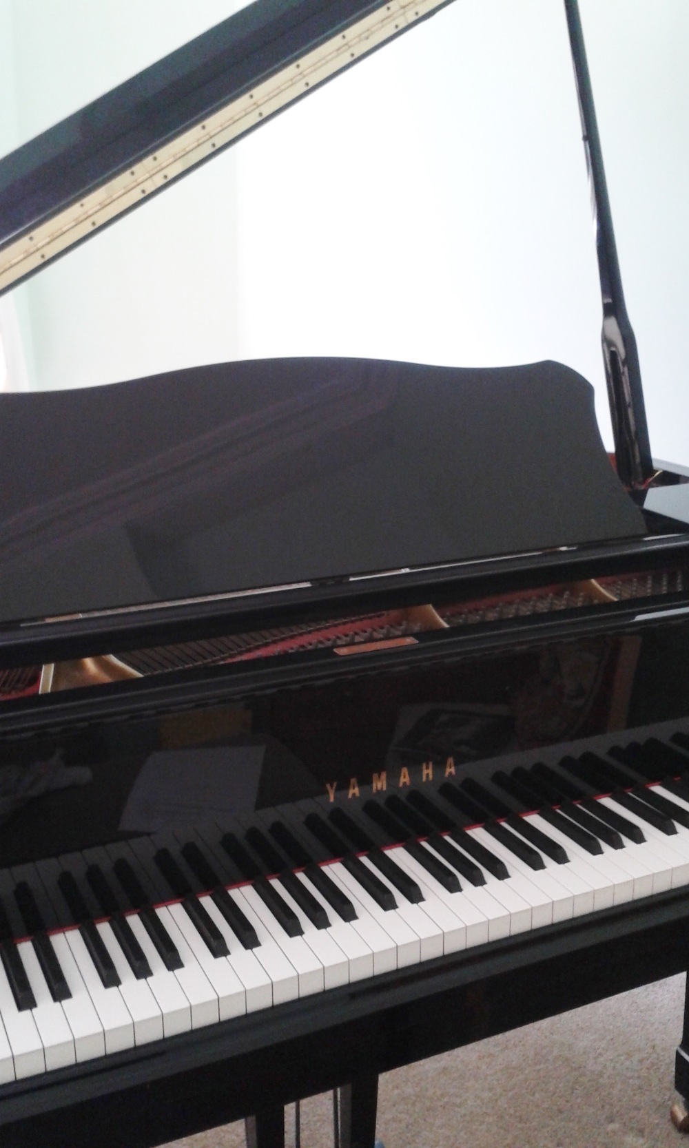 Yamaha (c1989)
A 4ft 11in Model GB1 grand piano in a bright ebonised case on square tapered legs.