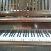 Bösendorfer (c1937) 
A 5ft 8in grand piano in a mahogany case on square tapered  legs.  AMENDMENT