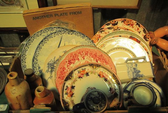 Miscellaneous Victorian and later ceramics, to include Delft and collectors' plates, a Royal Doulton