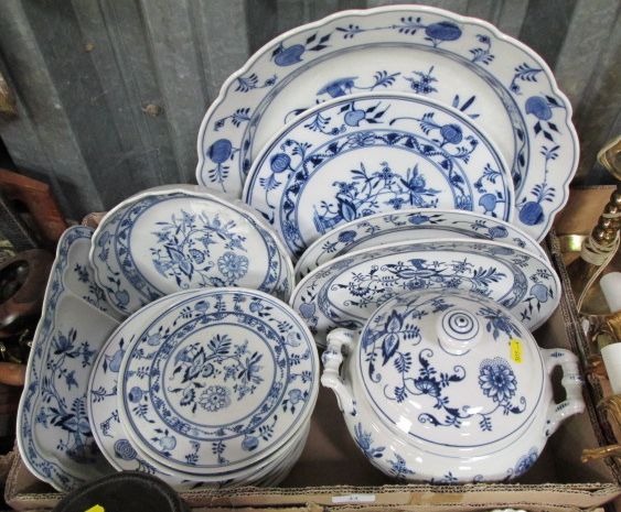 A quantity of blue and white 'Onion' pattern dinnerware by various makers (1 box)