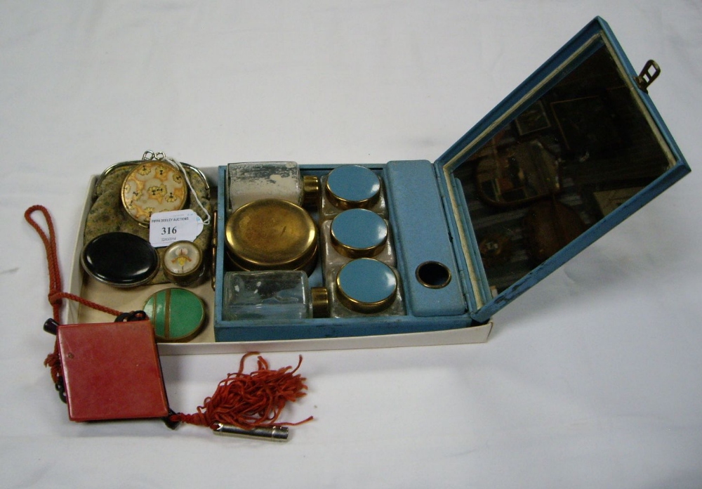 A collection of compacts including a Lalique example and a vanity case