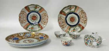 18th century tea bowl, three Imari plates etc (7)